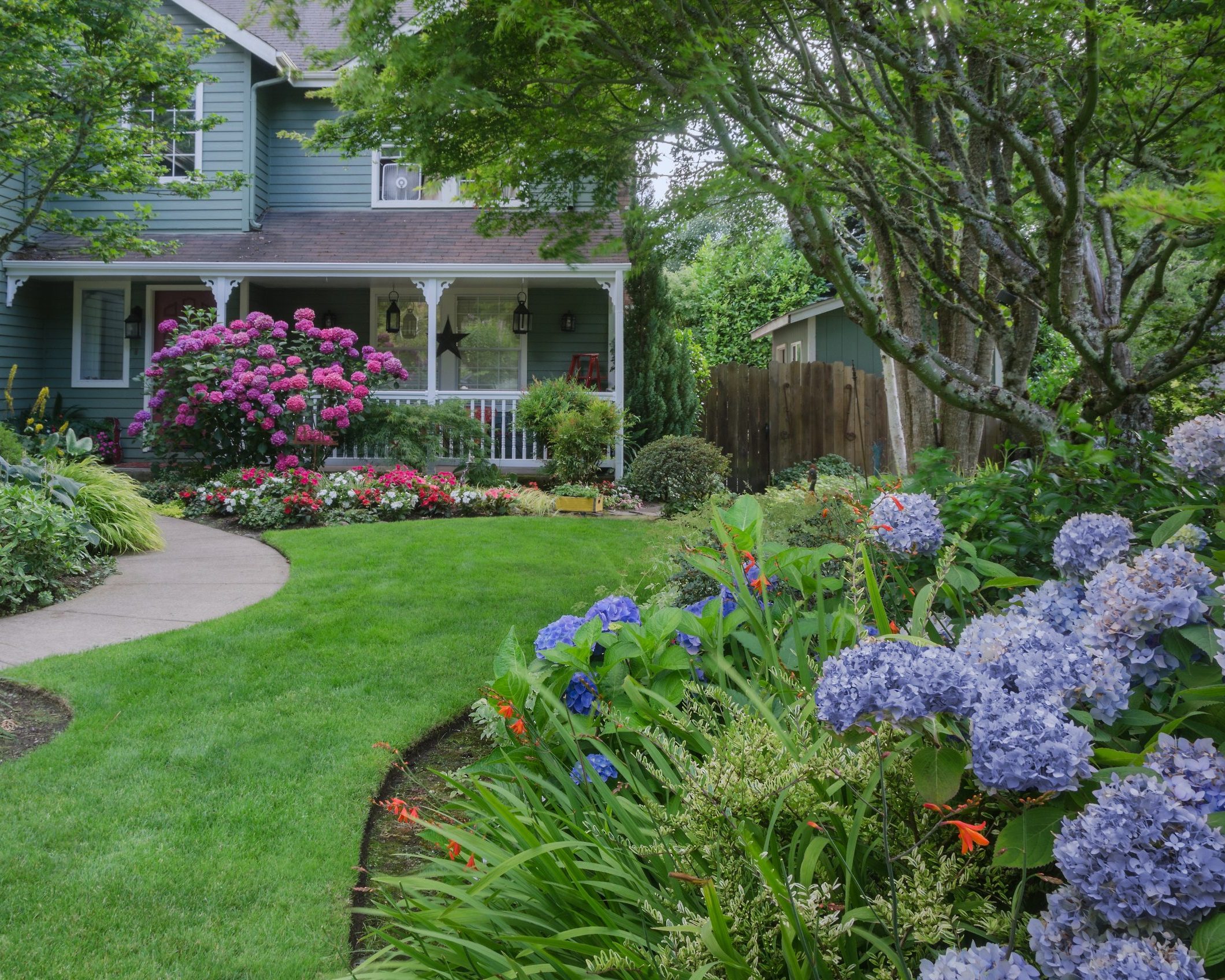 Entrance,To,A,Home,Through,A,Beautiful,Garden,,Highlighted,By